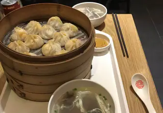 小笼包 and Duck Blood Soup