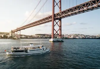 Boat cruise excursion 