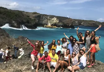 a group of volunteers going to Nusa for the weekend