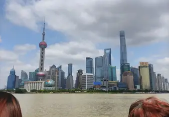 the famous peninsula holding Shanghai's most famous buildings 
