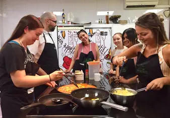 learning how to make paella 