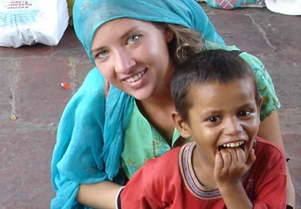 Volunteer smiling with a young boy in India