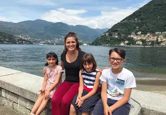 Host siblings at Lake Como