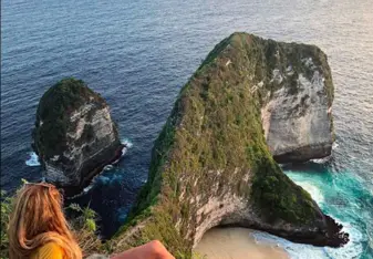 Nusa penida cliff beach