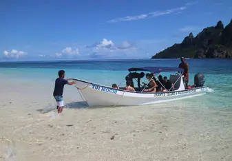 Island hopping & snorkelling 