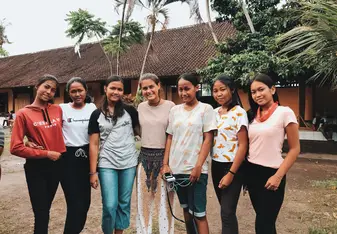 A picture with the girl helpers 