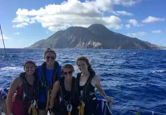 Sailing up to Saba