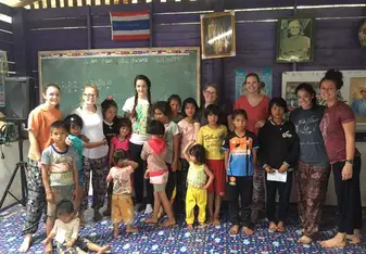 Teaching English to the Thai children 