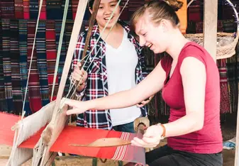 Experience weaving in Mai Chau