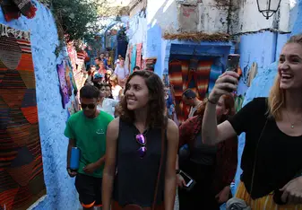 Students go shopping in Rabat