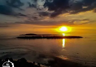enjoy the sunset on the beach of GiliAir, at a bar or restaurant