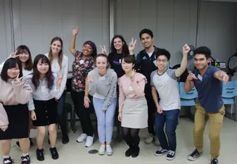English-speaking students from KCP opted to take a class to learn how to make oyako-don with local Japanese university students.
