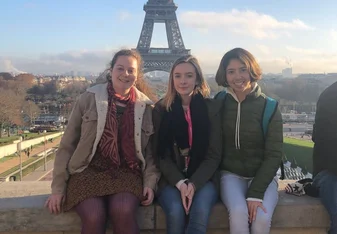 Two friends I made the first day, we are sitting in front of the Eiffel tower
