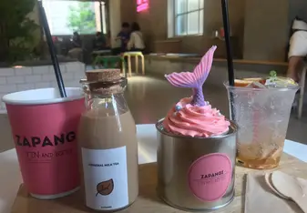 Cute mermaid tin cake!! and cute drinks!!