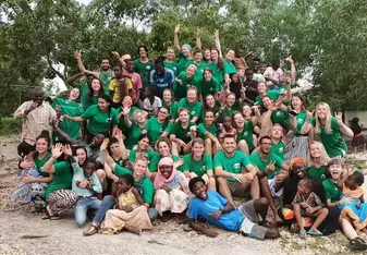 All the GIVE volunteers and locals from Kairo on the last day of school and construction