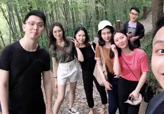 The weekend before the Dragon Boat Festival we 7 people went to She Mountain by car