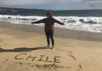 Fallon Russell visits Viña Del Mar 