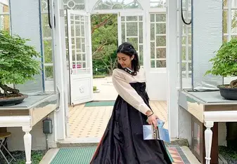 I rent a hanbok to visit the Changdeokgung Palace 