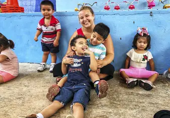 Volunteering with children at Los Amiguitos