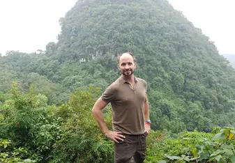 15 minutes stroll and 10 minutes hike from CLI