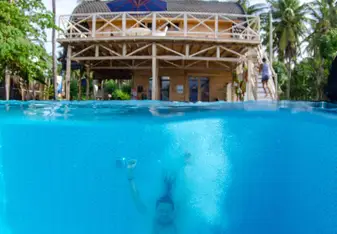 Pool & shop 