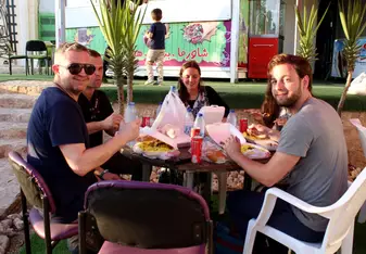 Having food in Dura