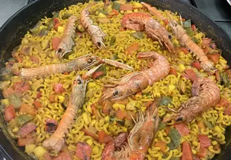 Make seafood paella in the cuisine class USAC Alicante offers