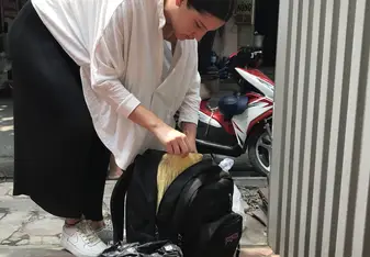 Demonstration of how the cookstove works.