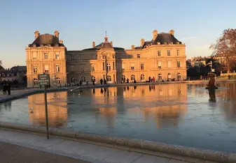 The beautiful fountain inside the Garden of Luxembourg