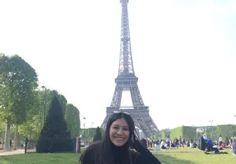An afternoon by the Eiffel Tower