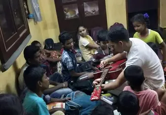Explaining the parts of  the guitar at the Evening Tution