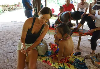 Visiting the indigenous village of the Emberá