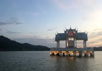 Khao Tao Lake Monument 