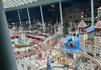 Amusement parks to visit (lotte world)