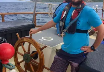 Holding SY Ocean Star steady