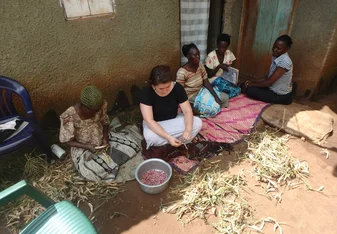 Shelling beans with the women