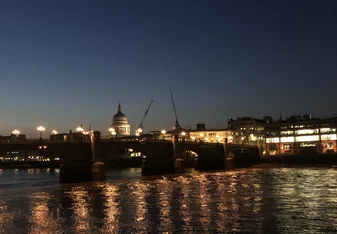 Beautiful view of the Thames in the evening.