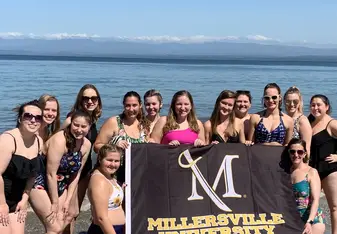 MU students at Mantas Beach