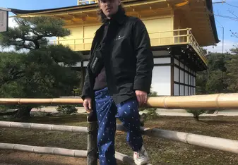 In front of the Kinkaku-ji, a old golden palace