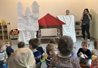 Puppet show for the kiddos!