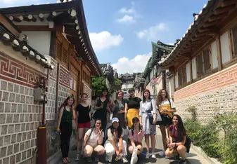 EF students exploring Seoul