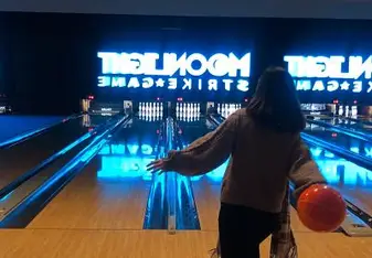 Zentern offers regular meetings for us to meet new people. We went bowling for the first time I met the other interns.