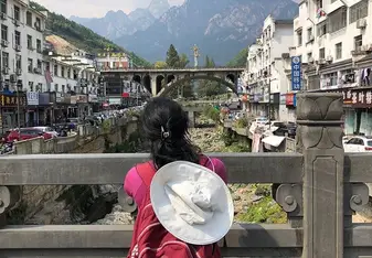 Facing the breathtaking Yellow mountains!