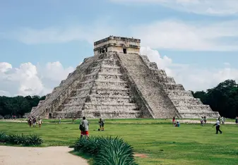 El Castillo - Visit architectural masterpieces in Mexico
