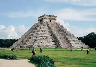 El Castillo - Visit architectural masterpieces in Mexico