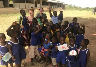 The volunteers with the kids from Suminikase Primary School
