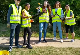 One of the activities that was prepared, where we worked with City Of Trees and volunteered with pruning trees at public places. 