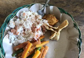A meal, white rice, carrots & beans. 