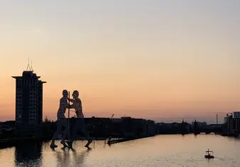 Sunset at the Molecule Man on the Berlin Spree