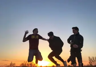 A German, a Thai man, and an American go watch the sunrise together